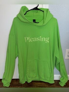 Pleasing Hoodie Sweatshirt in Shrub